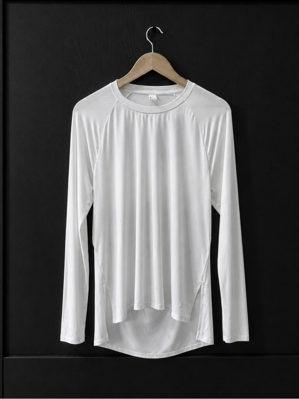 NWT Under Armour Women’s White Long-Sleeve Crew Neck Top w Open Back! Medium NEW